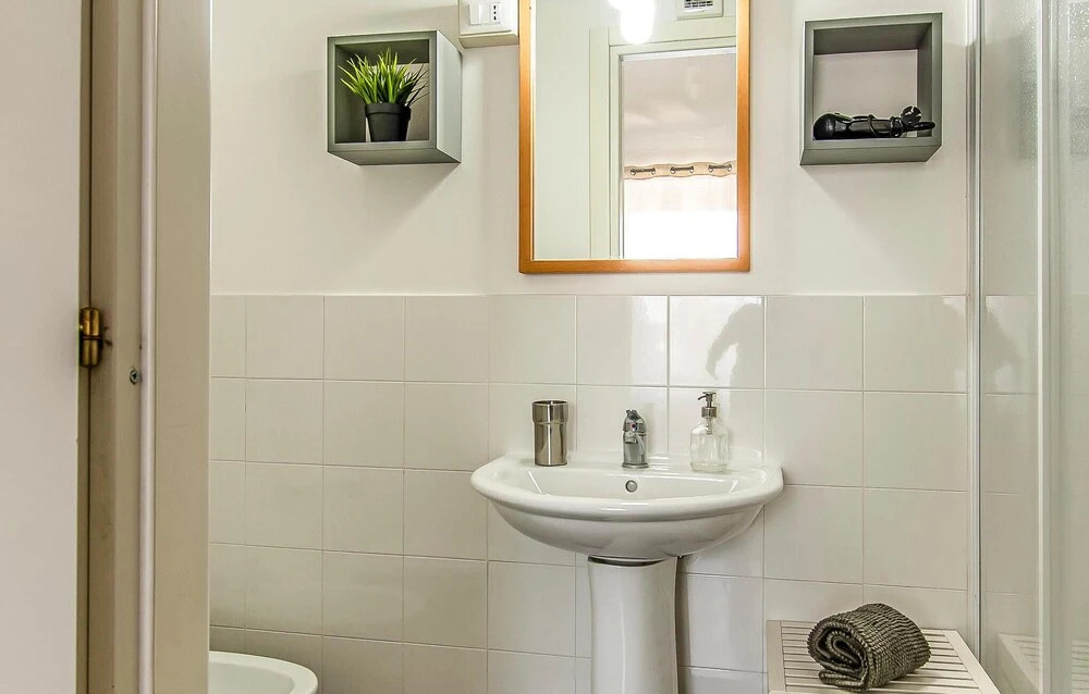 Beautiful Apartment in Genova With Wifi and 4 Bedrooms