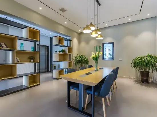 Homeinn Selected Hotel (Xuzhou Suning Plaza Hubu Mountain Subway Station)