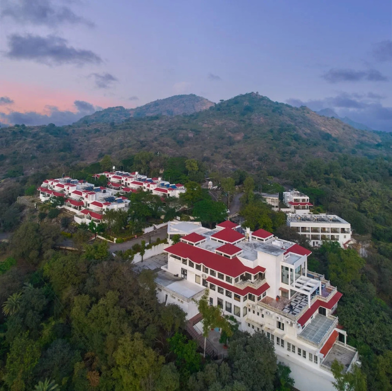 WelcomHeritage Connaught House, Mount Abu