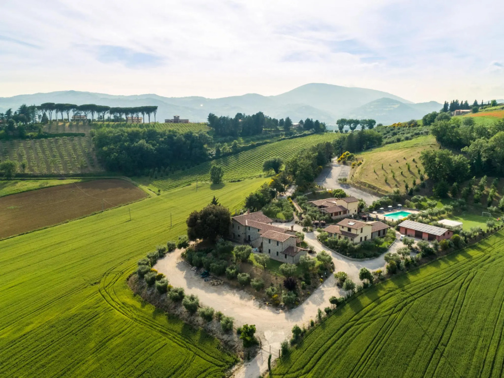 Mansion in Perugia with Pool & Green Hills