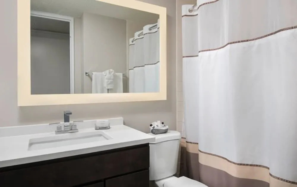 Luxury Suites At North Harbor Tower