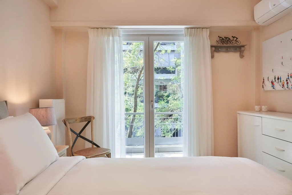 Spirou Merkouri Handcrafted 2BD Home