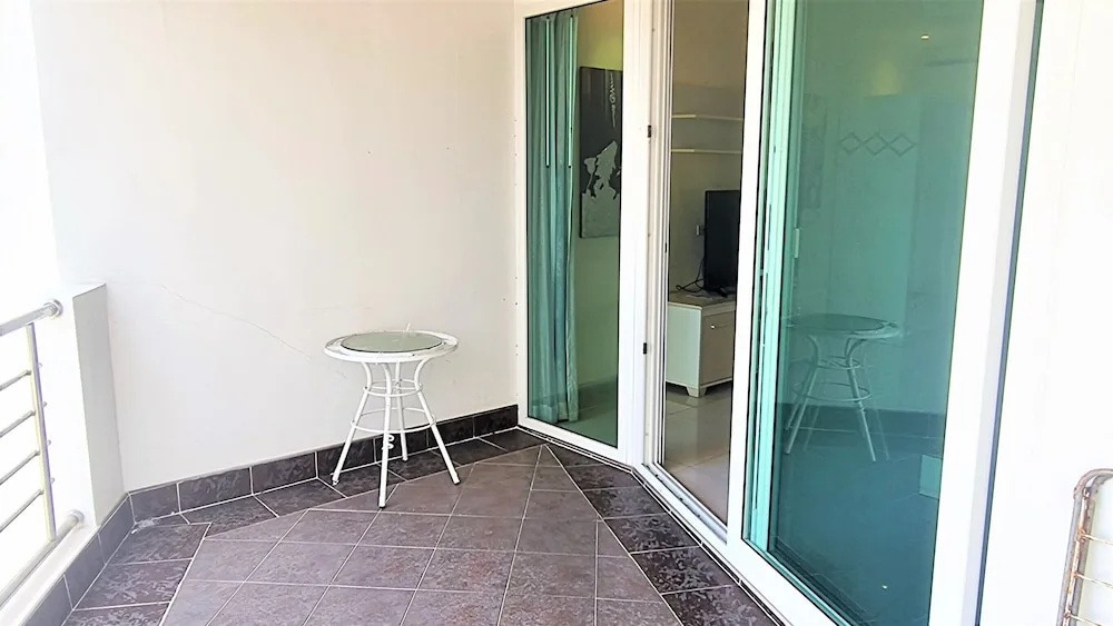 Jomtien Plaza residence large modern studio apartment