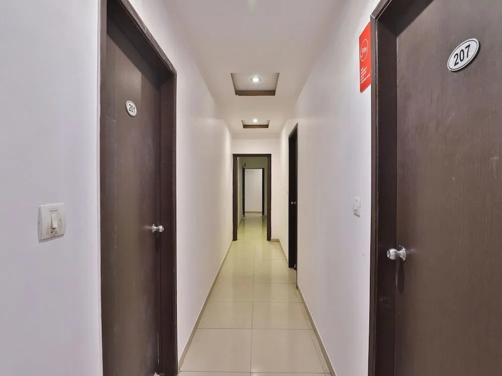OYO Flagship 711 Hotel Crystal