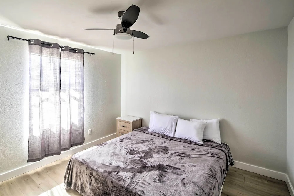 Modern Lake Havasu Retreat: Lake & Mountain Views!