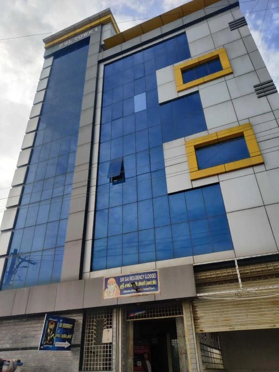 Oyo 36425 Sri Sai Residency