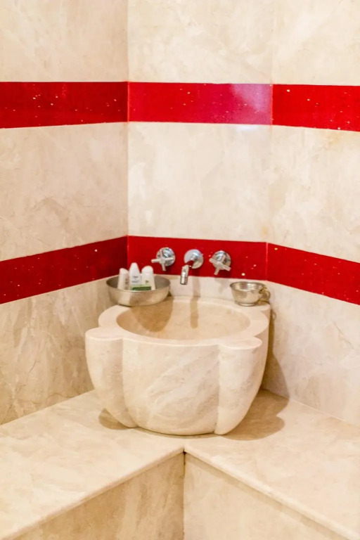 Hezen Cave Hotel