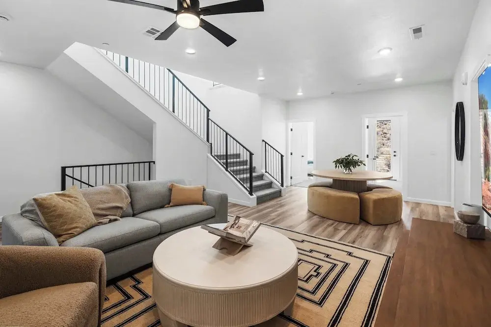 Brand New! Desert Cliff Sleeps 20 Guests!