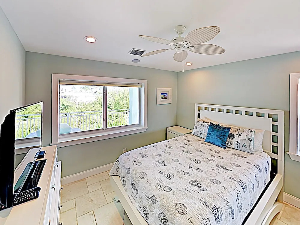 Modern Coco Plum W/ Pool, Hot Tub & Dock! 4 Bedroom Home
