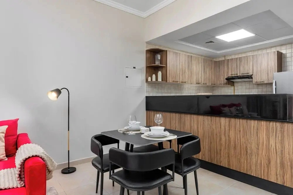 Maison Privee - Comfortable Downtown Apartment w/ City Skyline Vws