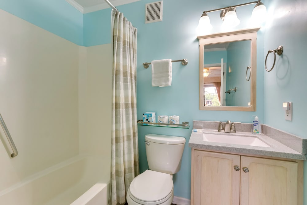 Walk to Beach: HHI Beach & Tennis Resort Condo