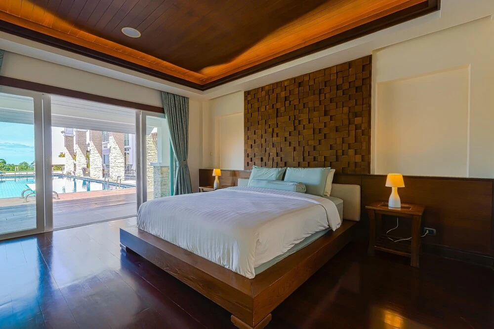 Luxury Mansion 6 BR on Golf Course JB