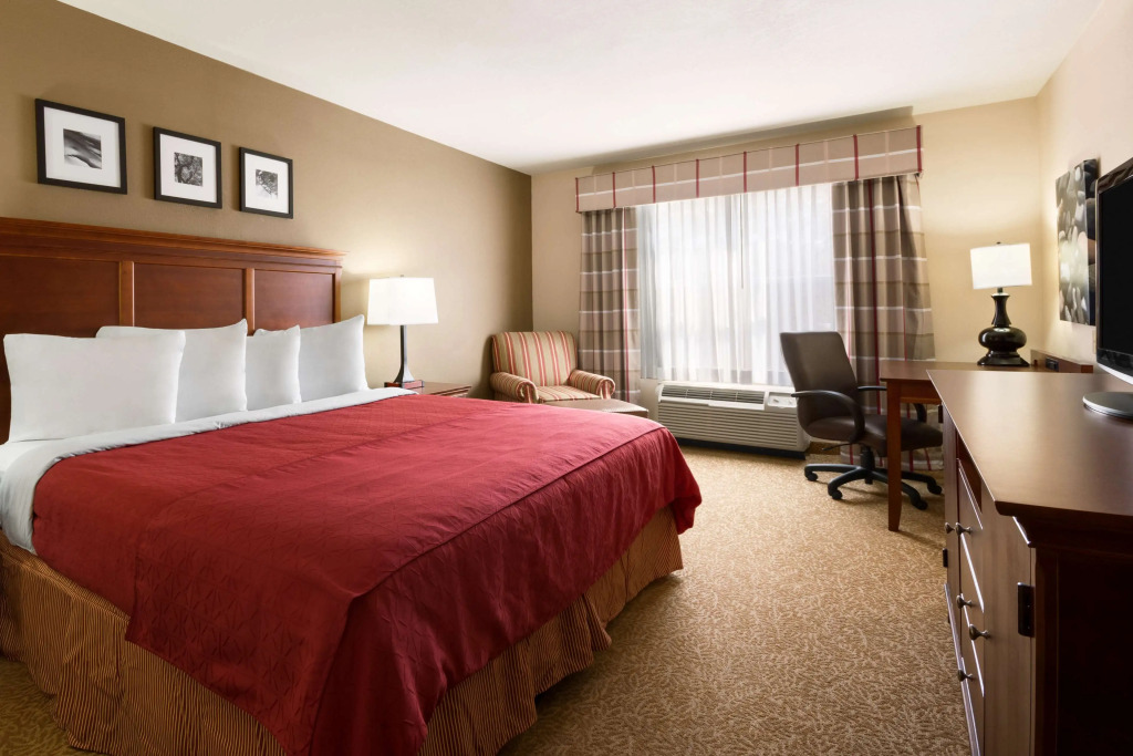 Baymont Inn & Suites by Wyndham Morrow - Atlanta I-75 South