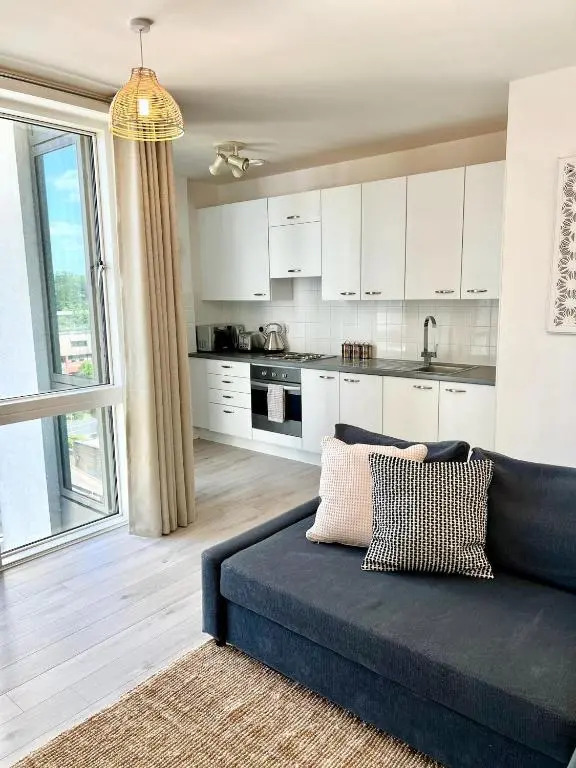 2 Bedroom Serviced Apartment with Free Parking, Wifi & Netflix, Basingstoke