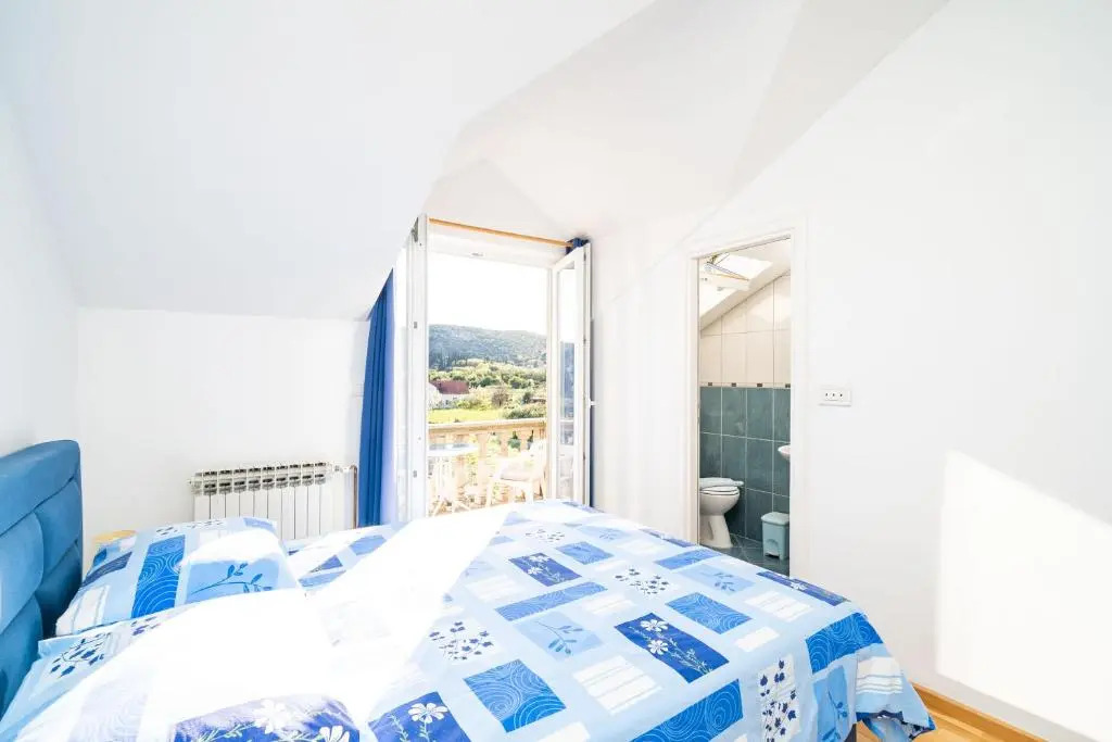 Francesca Guesthouse & Vardia Winery