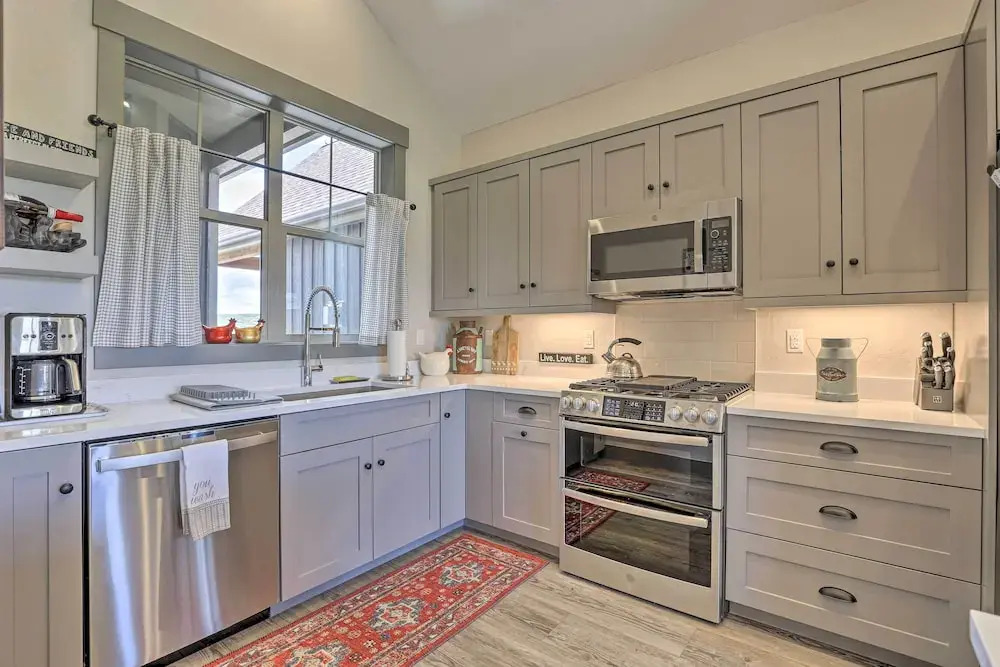 20 Mi to Winter Park: Mtn-view Townhome w/ Balcony
