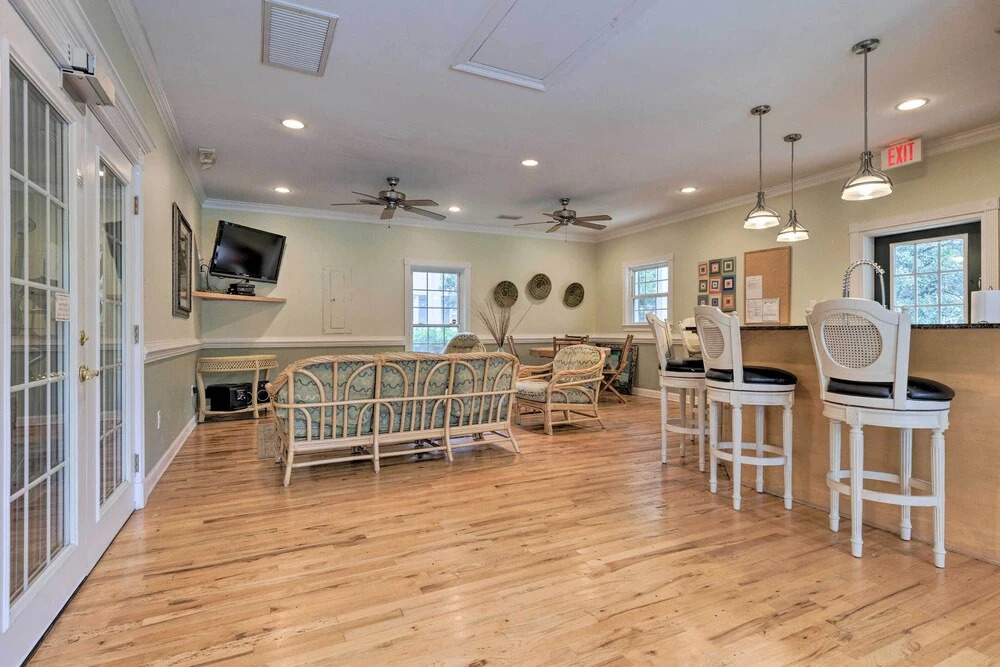 Cozy Mobile Condo w/ Community Outdoor Pool!