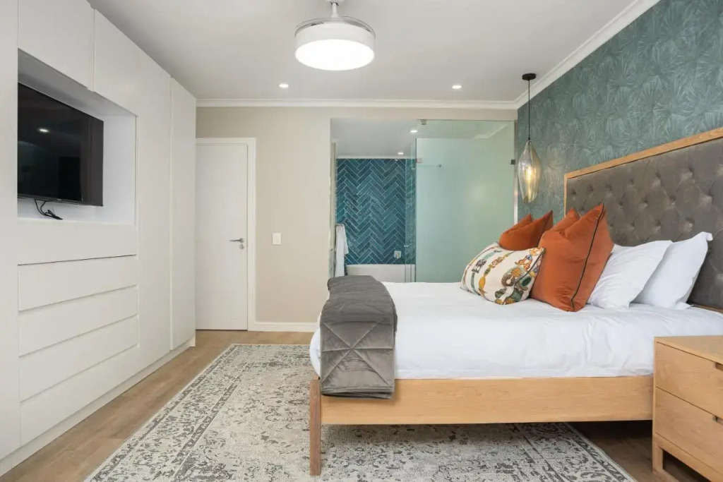 Dolphin Beach C110