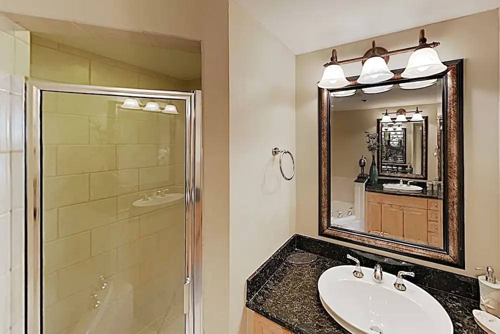 New Listing! Lovely Azure W/ Gulf-front Pool 3 Bedroom Condo