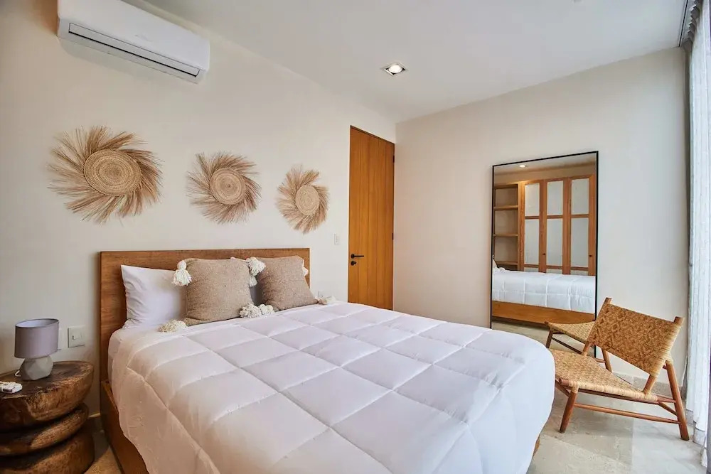 Pure Condos 302 By Lockey