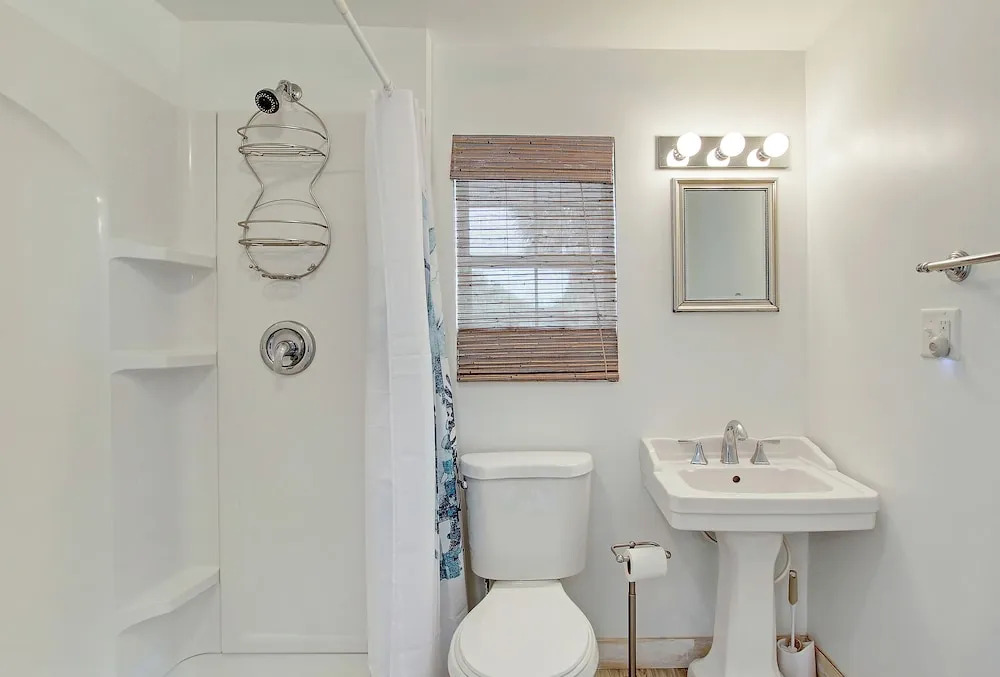 New Listing! Boogie Down & Surfs Up: 2-unit 4 Bedroom Duplex