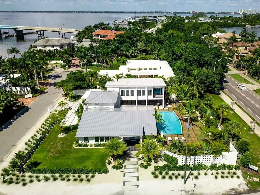 Lido Key Retreat by SKLRP
