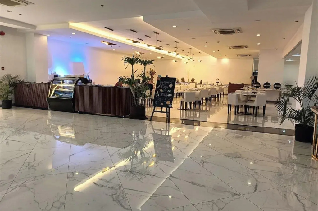 Golden Peak Hotel & Suites