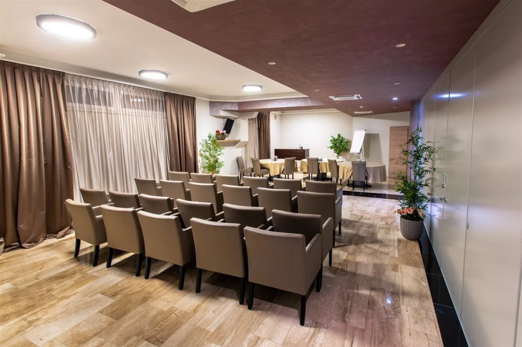 Royal Airport Hotel