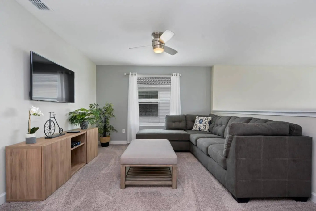 Spacious home with a great private pool near Disney