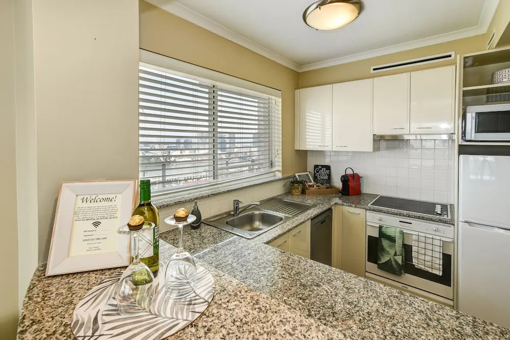 CBD Luxury Oasis, Botanical Gardens & River Views
