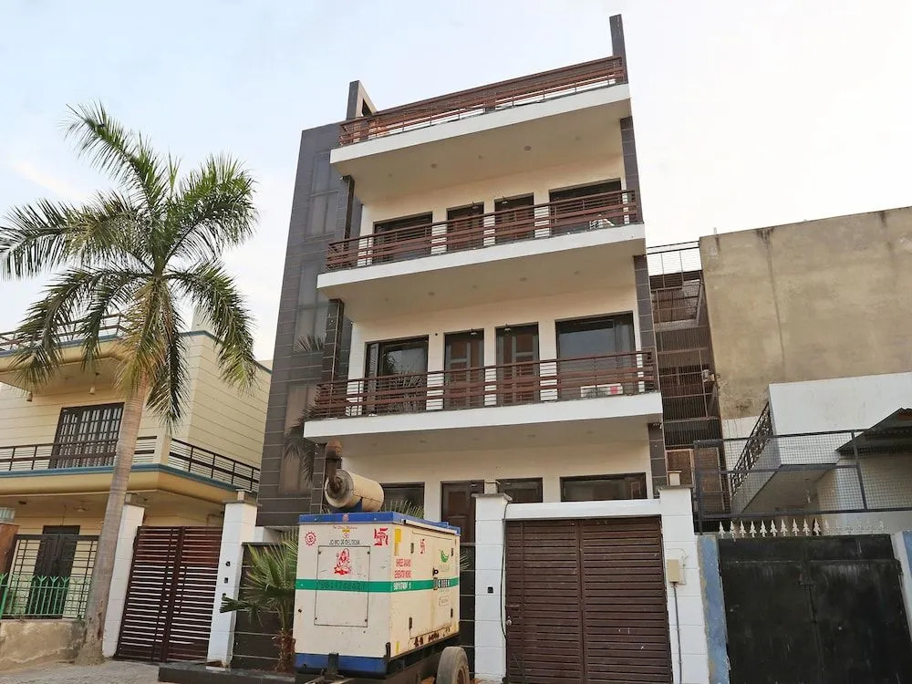 OYO 11090 Maira Homes