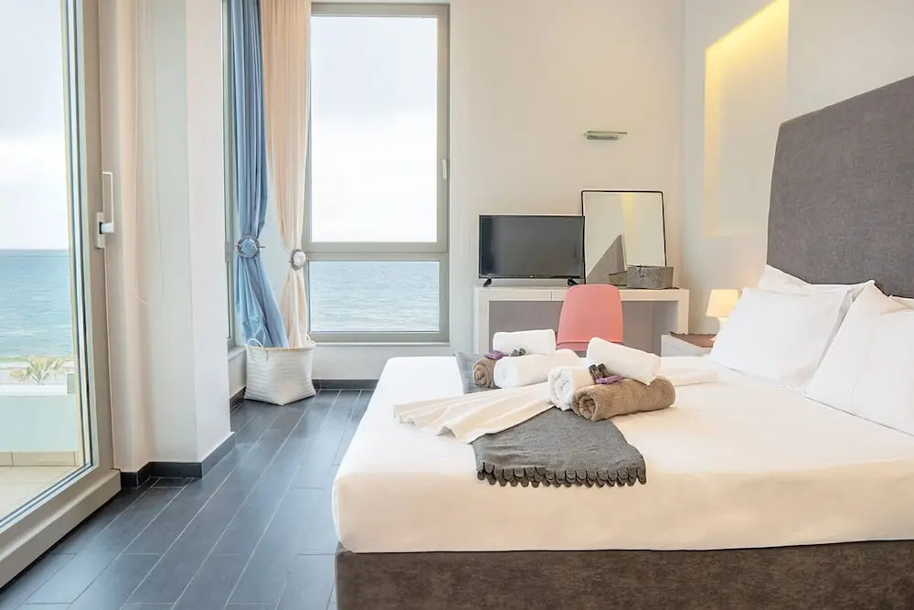 Pink Rose Beachfront Villa