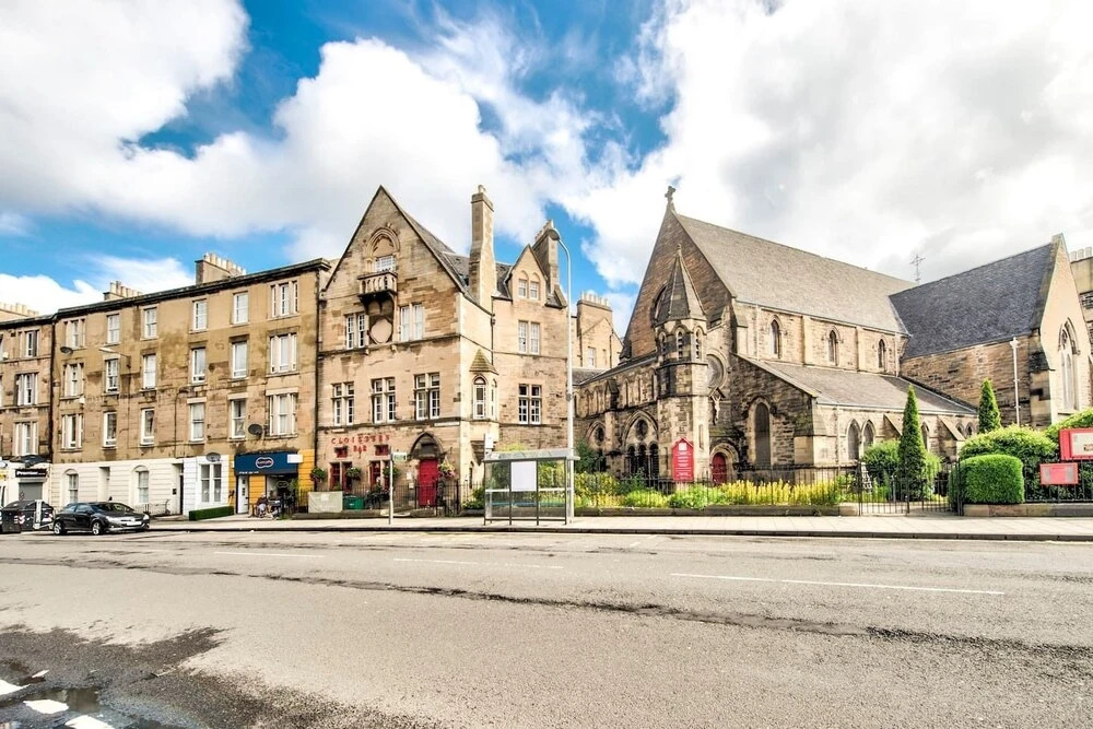 Cosy 2BR Flat Near King's Theatre