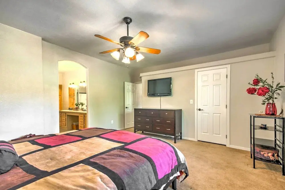 Beautiful Kanab Home w/ Yard - Walk to Restaurants