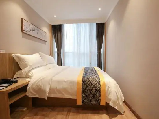 Couple Expert Boutique Hotel (Dongmen Old Street Station)