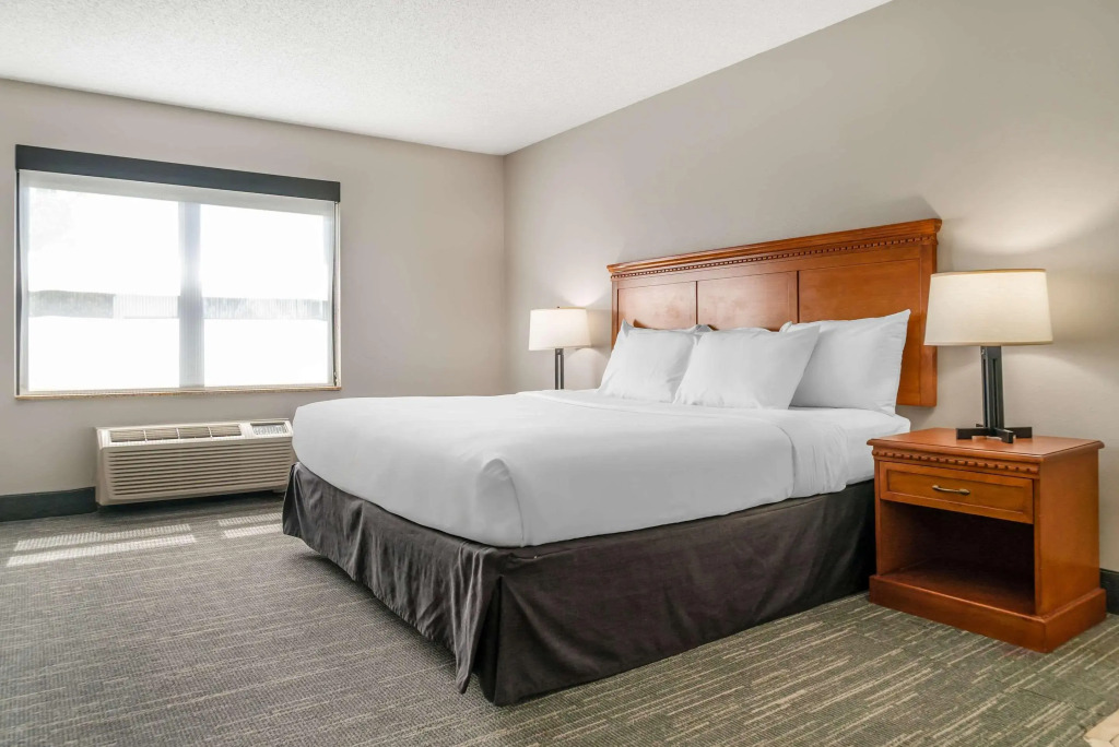 Country Inn & Suites by Radisson, Rossford - Toledo South
