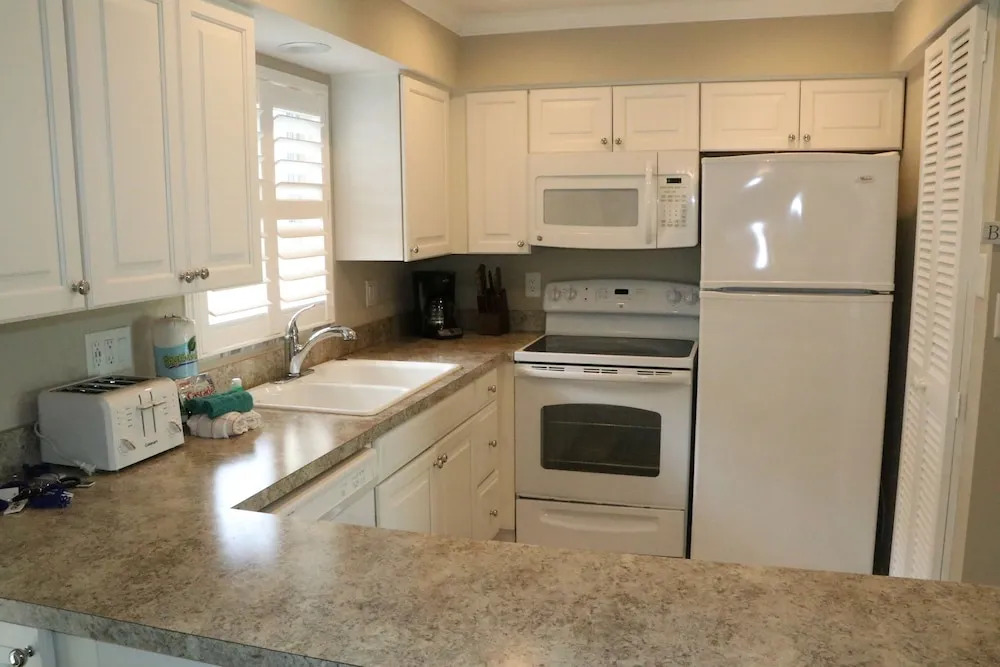 Jamaica Royale 054 - 1 Br Apts
