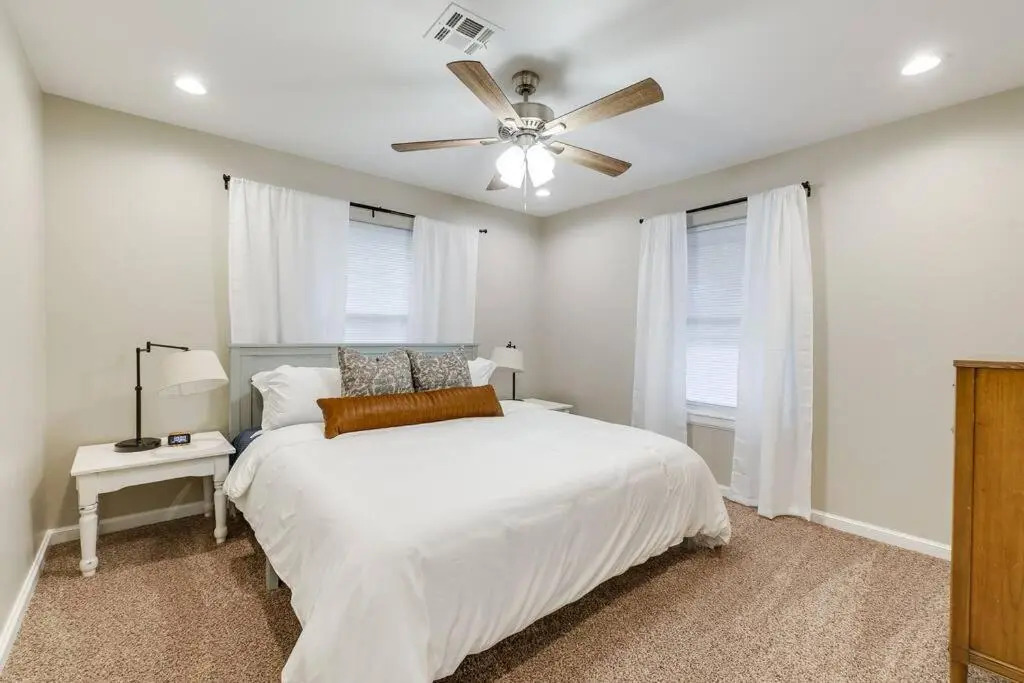3 BR Newly Remodeled Home With Farm Style Decor