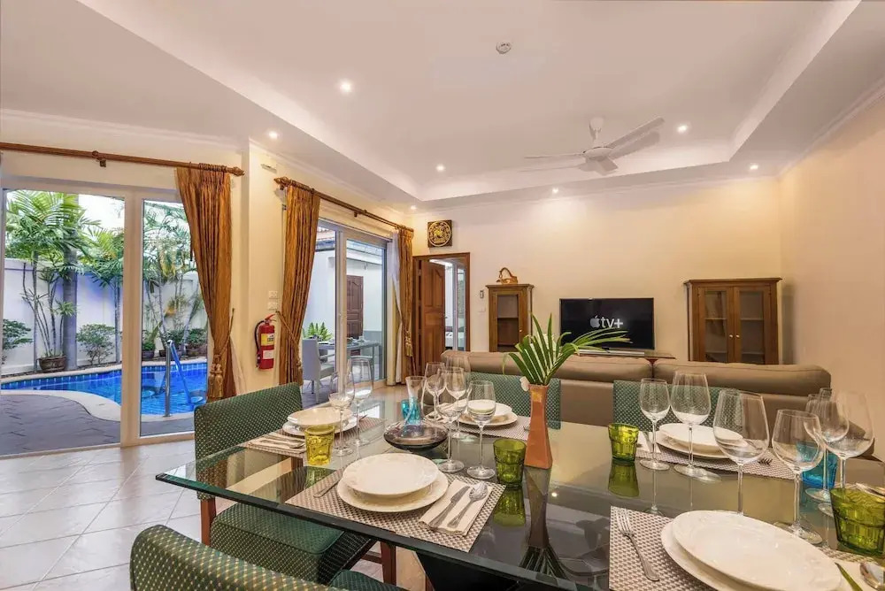 Luxury 3BR Pool Villa Pratamnak Soi5-50m to Beach