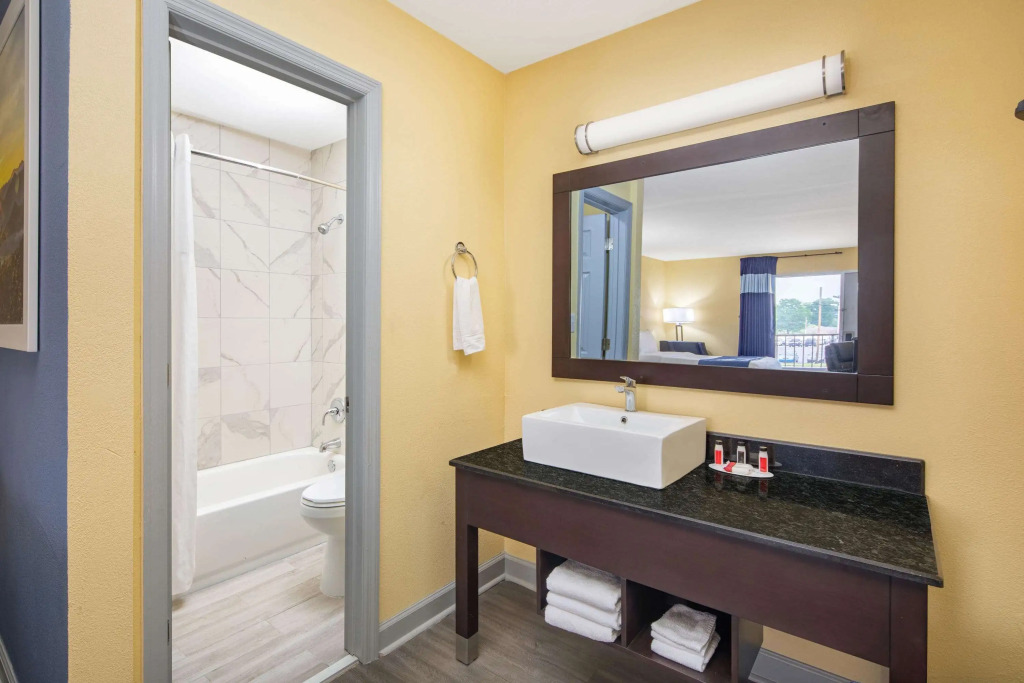 Days Inn by Wyndham Muscle Shoals