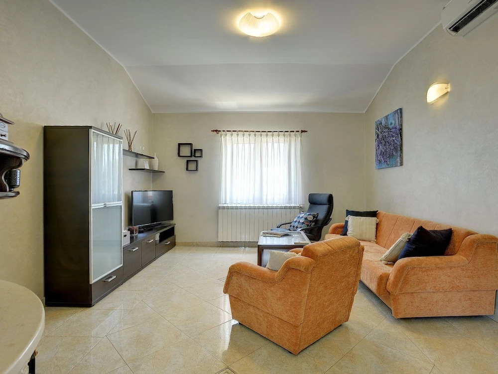 Villa in Peroj with Private Pool & Near Beach