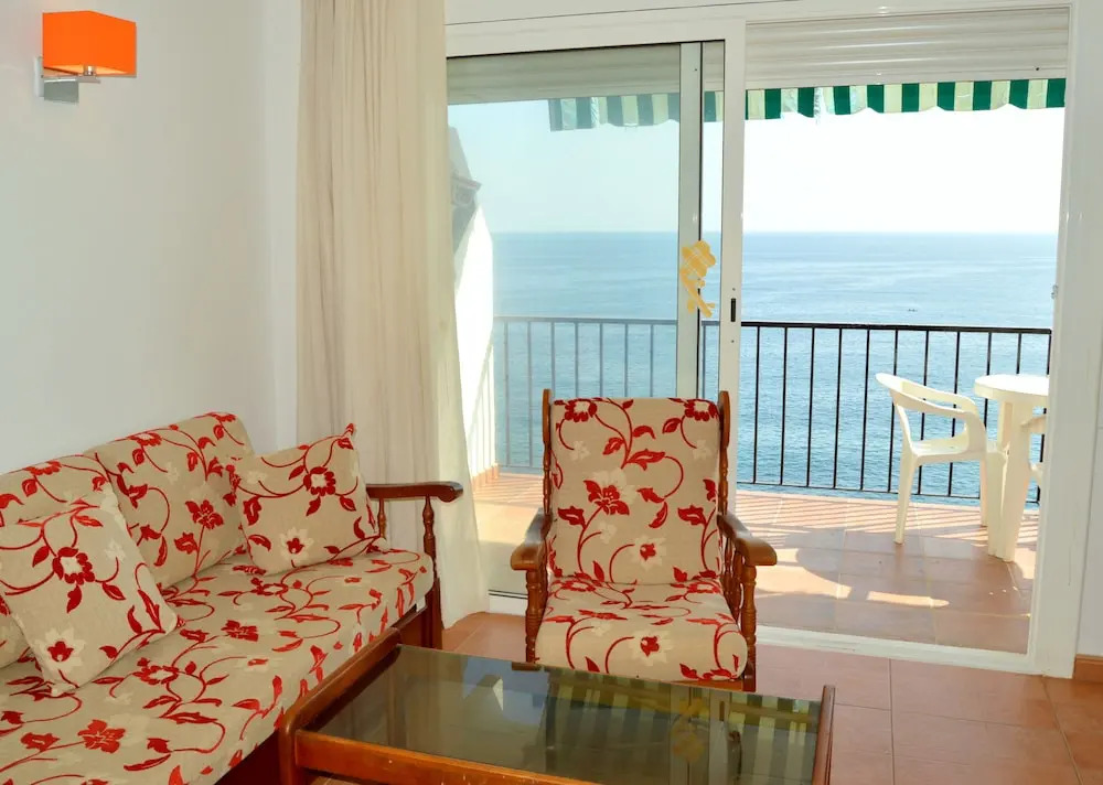 APPARTEMENTS MÉDITERRANÉENS avec piscine