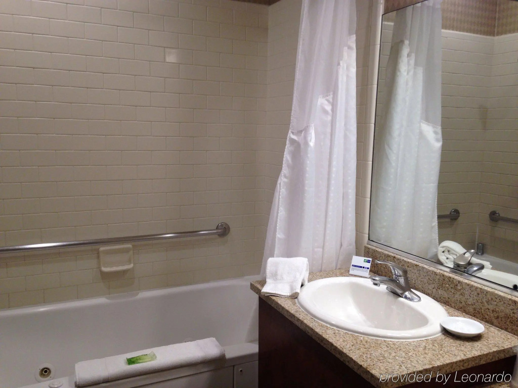 Holiday Inn Express Hotel & Suites Ventura Harbor by IHG