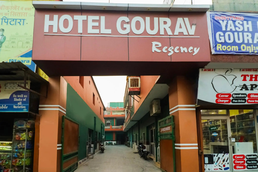 SPOT ON 67868 Hotel Gourav Regency
