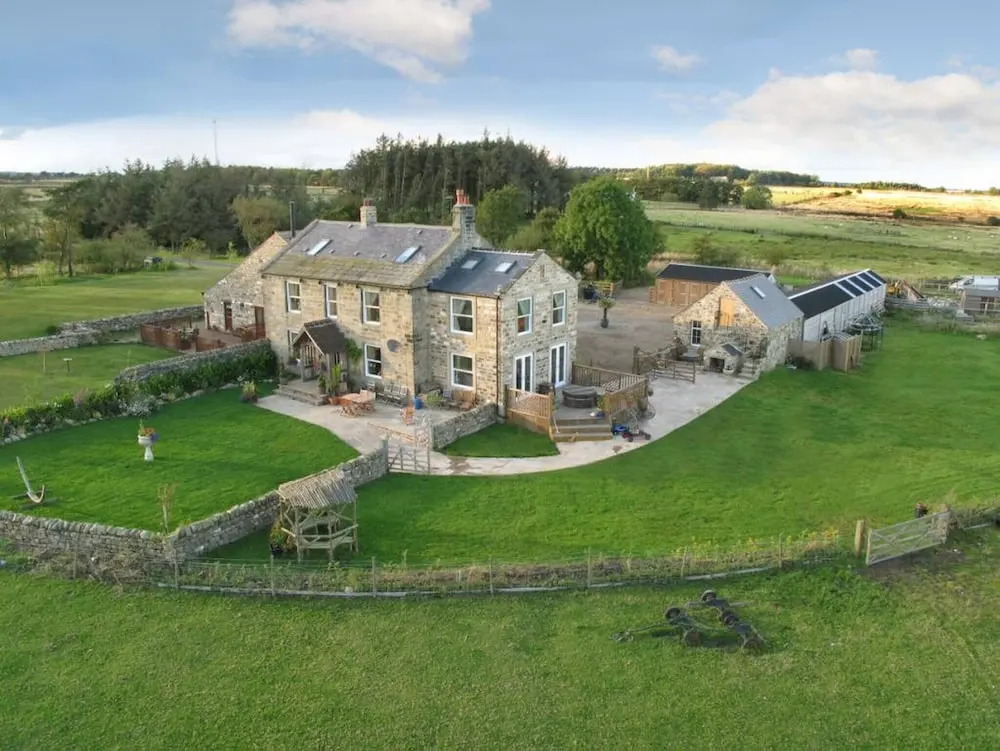 Meagill Farmhouse-hot tub Country