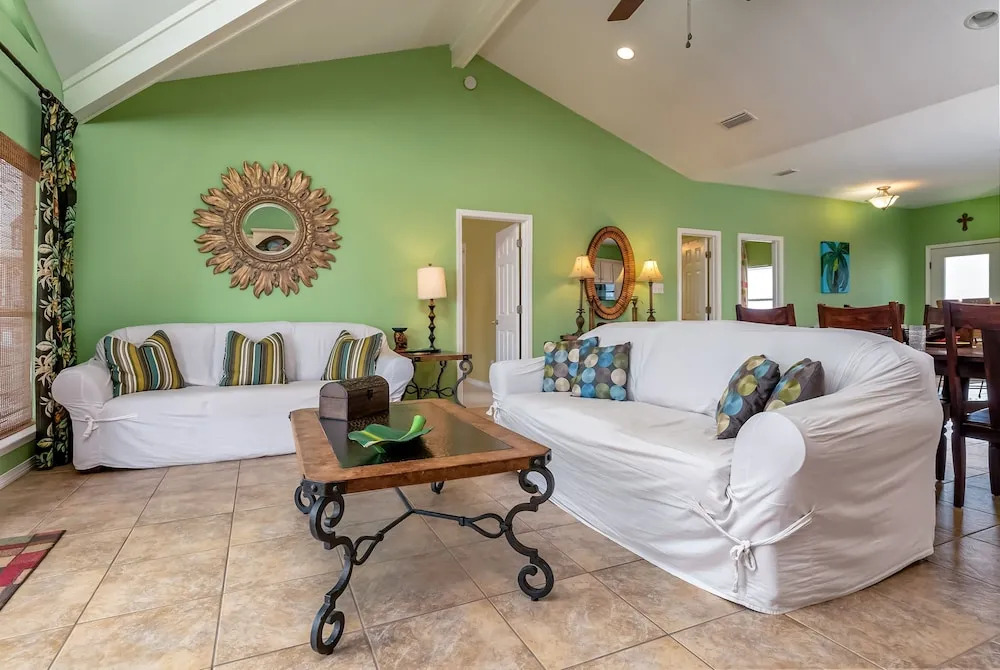 Beach Break - Pet Friendly! Relax With Friends, Family, And Mans Best Friend! 4 Bedroom Home by RedAwning