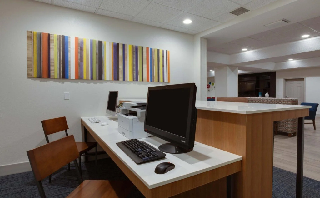 Holiday Inn Express & Suites Orlando International Airport by IHG