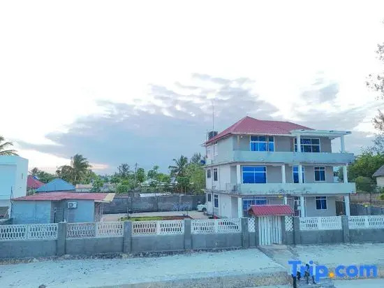 Uroa Beachfront 2BR • Balcony • Free Wi-Fi