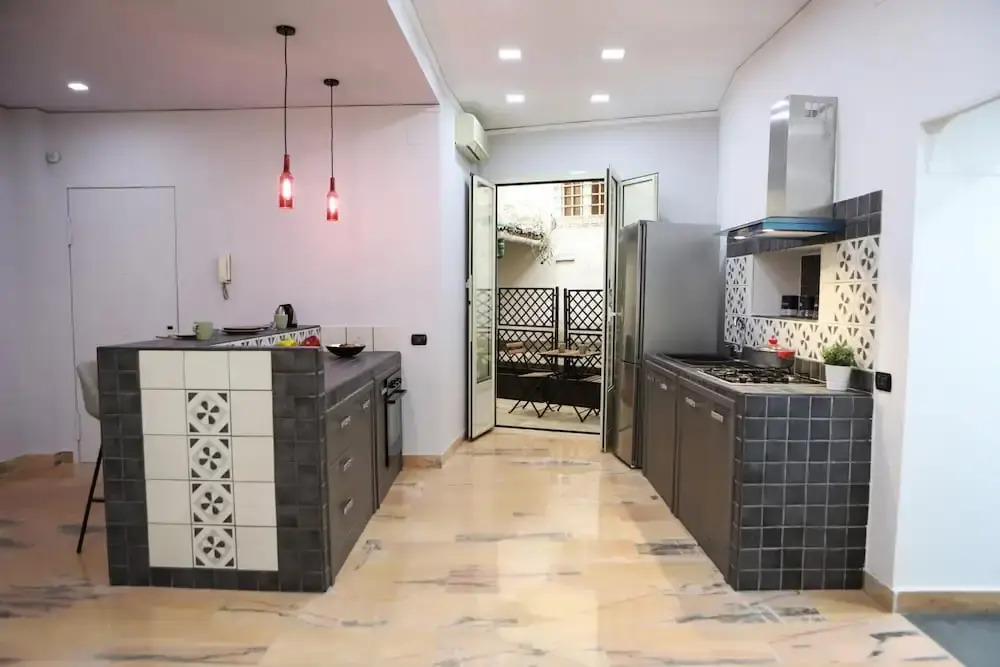 Modern Apartment at Piazza del Gesu'