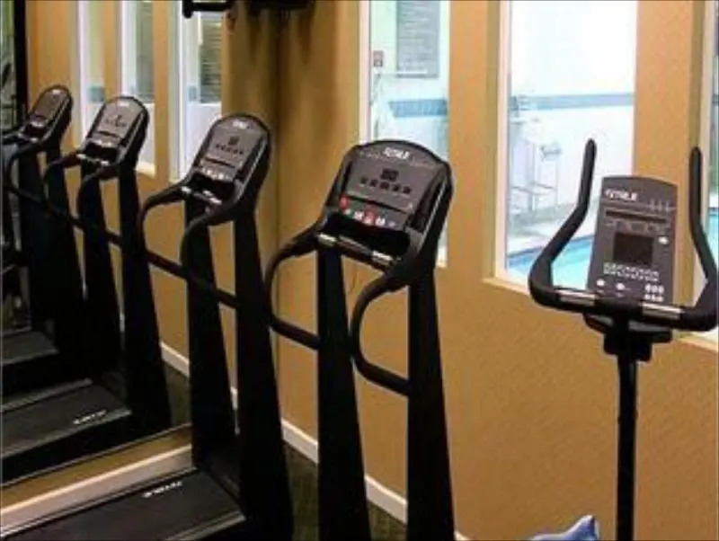 Holiday Inn Express Hotel & Suites MAGNOLIA-LAKE COLUMBIA
